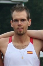 Foto primer plano de mi primera vez con la camiseta de la selección española de atletismo