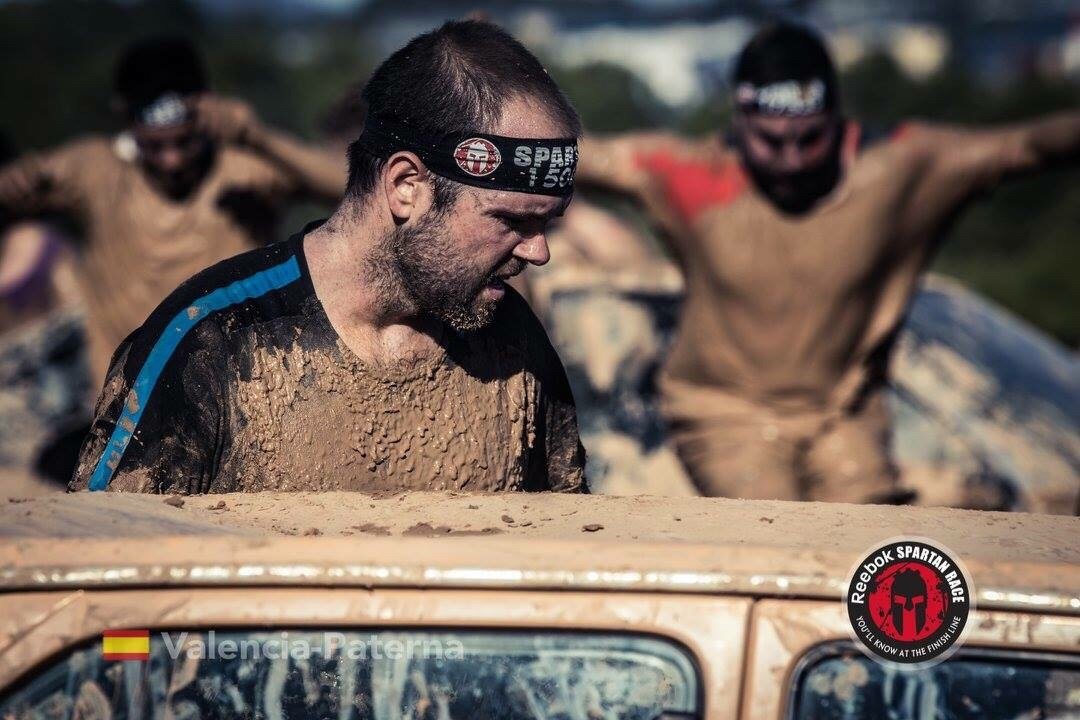 Foto delante de un obstáculo que había que superar, es un coche