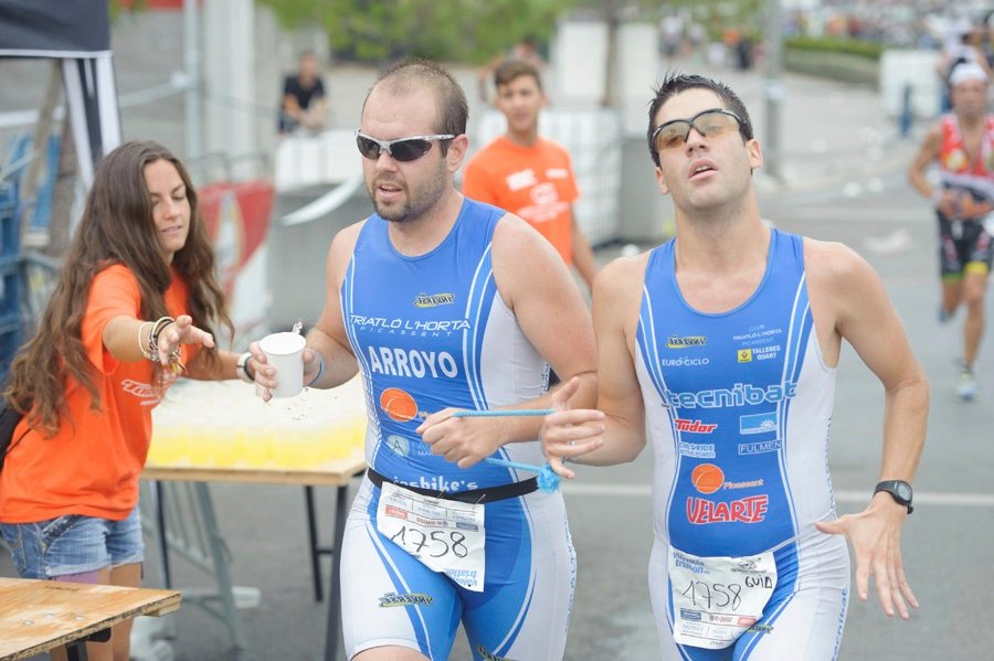 Foto corriendo en el triatlón de Valencia Toro Loco con Rafel