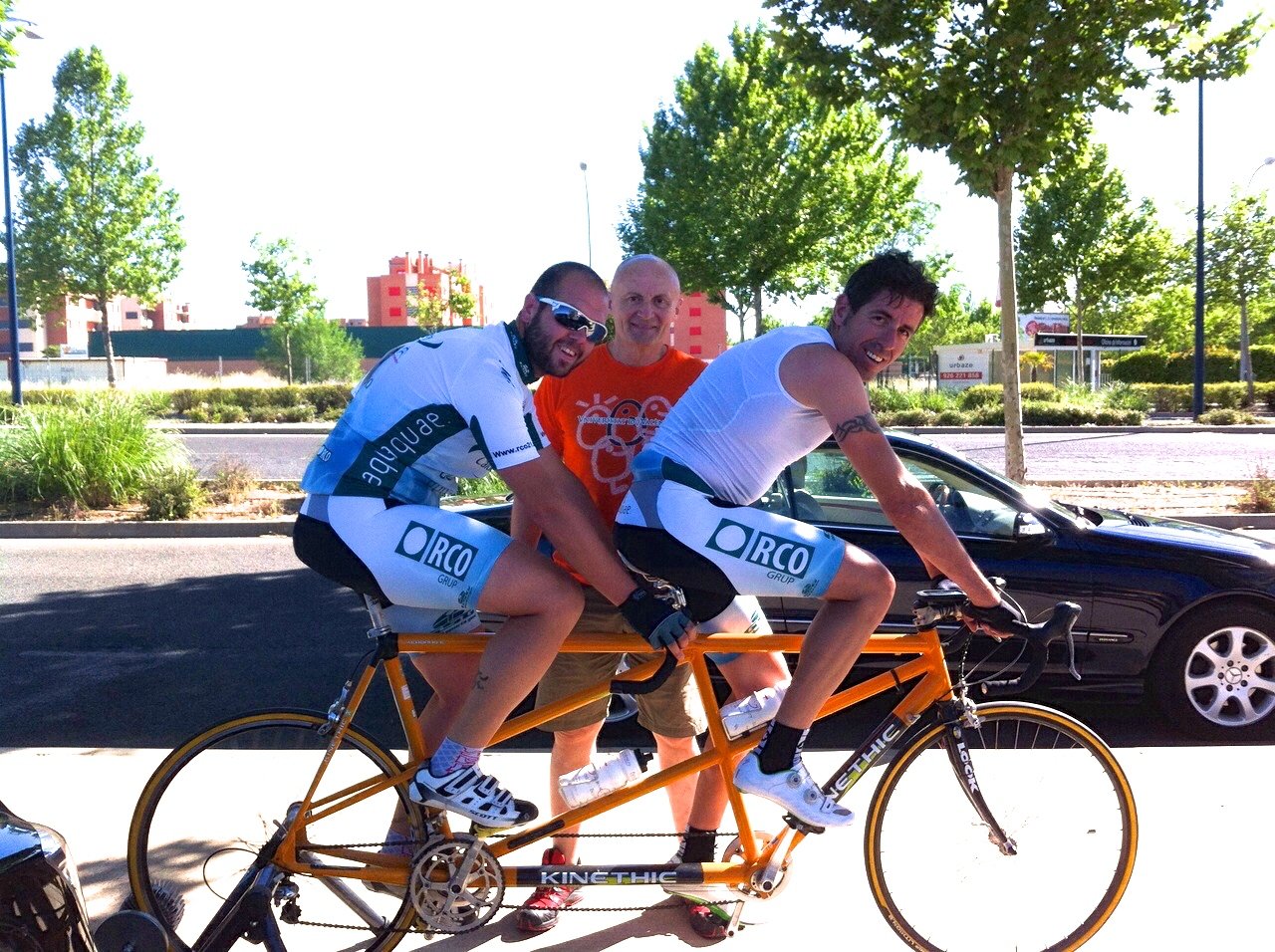 Con Tauler calentando en el rodillo y Eloy a nuestro lado