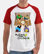 Diseño de camiseta El juego del calamar en el que hay 4 amigos en una mesa comiendo y solo queda un calamar en el plato